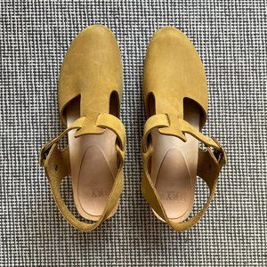 Bryr Emma T-Strap Clog in Fennel Sz 9